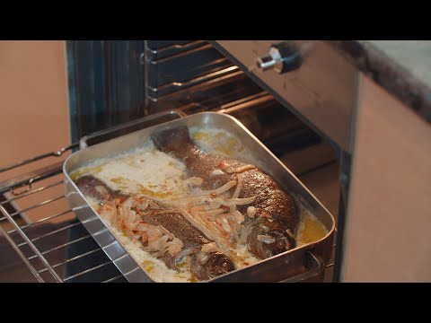 Видео: Линь в духовке! Копченый линь! Два рецепта одно видео!