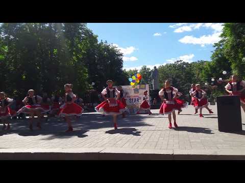 Видео: Венгерский народный танец "Чардаш Монти"