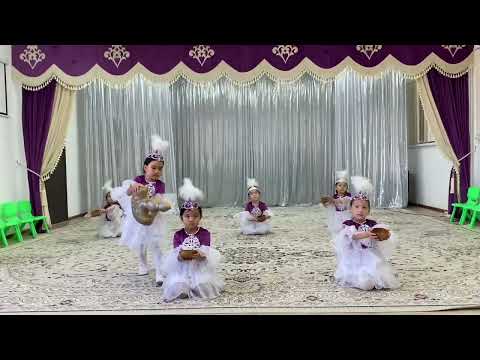 Видео: "Шаттық" би ұжымы "Торсық пен кесе" биі Би жетекшісі: Баймаханова Асель