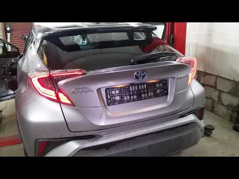 Видео: Toyota C-HR 1.8 Hybrid  2017 г. Меняю масло, фильтр салона, снимаю  карту водительской двери .