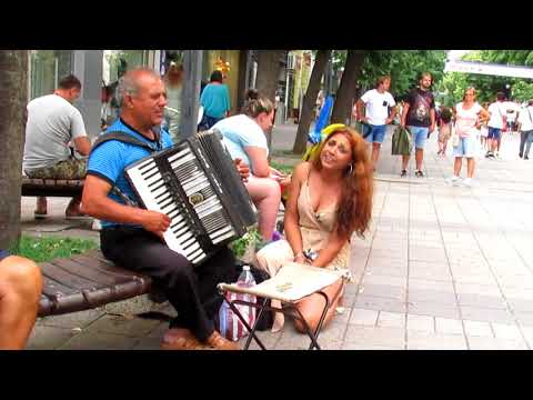 Видео: Bulgaria Street Musik  -Уличен музикант в Бургас
