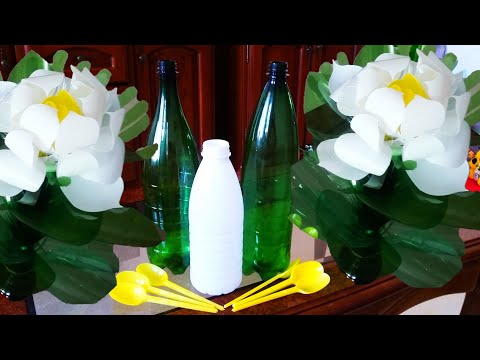 Видео: Как сделать очень красивые цветы из пластиковых бутылок и ложек !!!