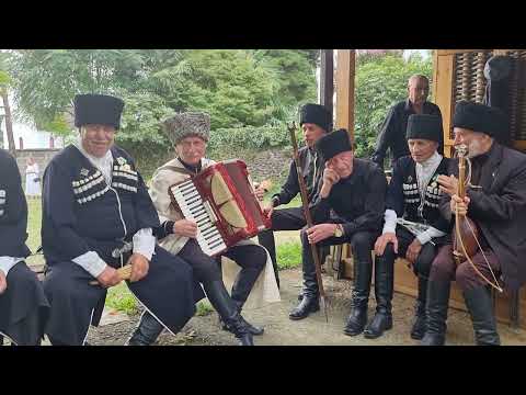 Видео: • Абхазская народная песня, исполненная перед молением в Илорском святилище 21 сентября 2022 года