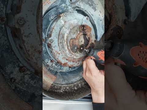 Видео: Что делать, если сломал болт? Восстановление резьбы и удаление остатка.