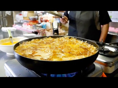 Видео: Удивительная японская закусочная с огромными порциями и супер дешевым бенто!