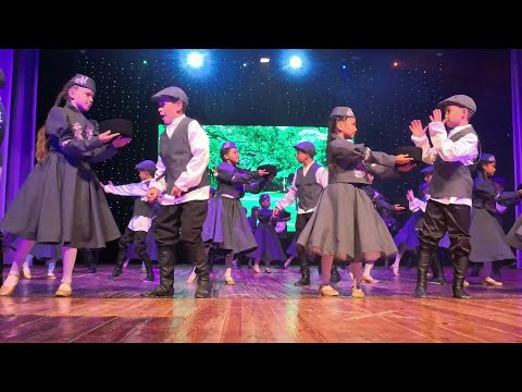 Видео: Эмилия танцует на отчётном концерте танец "Слово пацана". Хореографическая студия "Demirel".