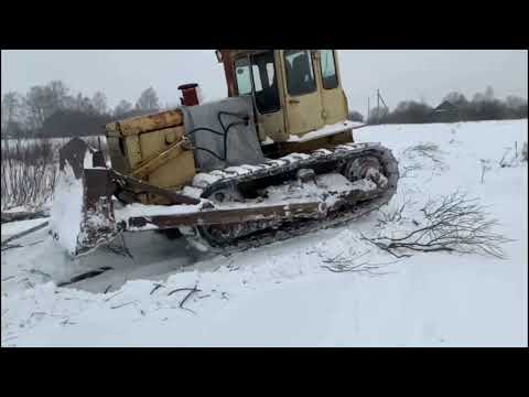 Видео: Запуск бульдозера ЧТЗ Т 130 Т 170 после морозов. Снова едем в лес и чистим дороги.