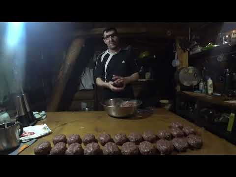 Видео: ЖИВЕМ В ТАЙГЕ КРУГЛЫЙ ГОД. ПОВСЕДНЕВНЫЕ ХЛОПОТЫ