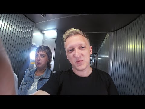 Видео: Реакция Мамы и Брата на самый первый полет в их жизни на самолете | VLOG