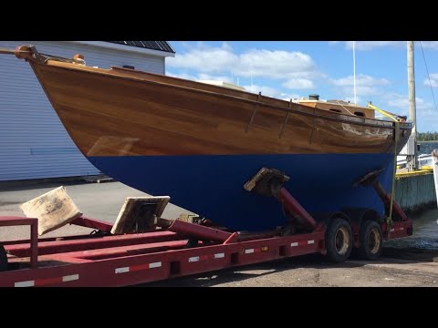 Видео: День запуска и первое плавание на деревянной лодке (2021) | Sailing Eleutheros EP2