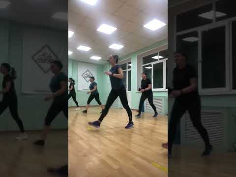 Видео: Тренировка Тай-Бо с гантелями!