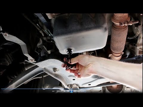 Видео: Что лучше откачать масло или слить через пробку на Peugeot 408 1,6 Пежо 408 2012 года