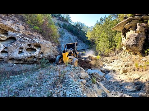 Видео: Как грейдер Deere 670 преодолел узкий каньон #грейдер #автогрейдер #каньон