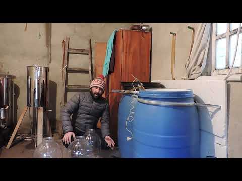 Видео: Процесс приготовления полусладкого вина (Киндзмараули) с Аладастури по Грузински... Эрнст.