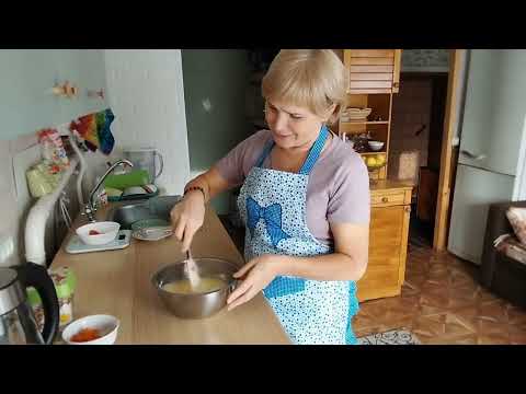 Видео: Жизнь в деревне. Пирог на скорую руку. Всё смешала и в духовку.