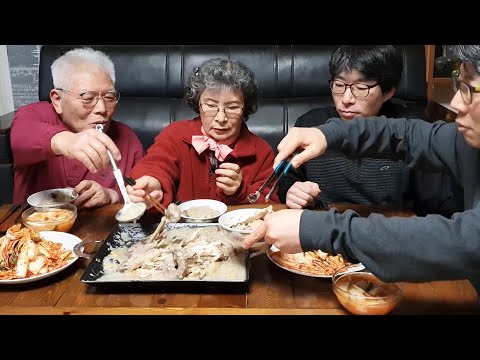 Видео: Здоровый вкус! Мукбанг из вареной курицы и голубцов~! (рецепт)