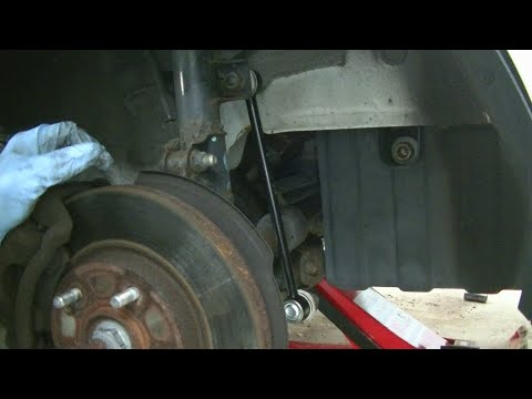 Видео: Осмотр передней части Hyundai Elantra 2011-2016 годов и замена тяги стабилизатора поперечной усто...