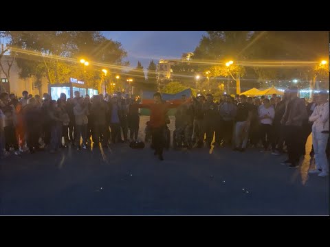Видео: Zəfər Günü Lezginka 2024 Лезгинка День Победы Azerbaijan Bulvar Танцуют Класс ALISHKA ELVIN Бульвар