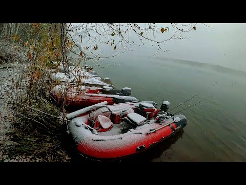 Видео: ЖЕСТЬ! ПРОСНУЛИСЬ,а ТУТ ЗИМА! ЖУДКАЯ ПОГОДА  И ПОПАЛ НА КЛЁВ! ПЕРВЫЙ ЛЕД 2025