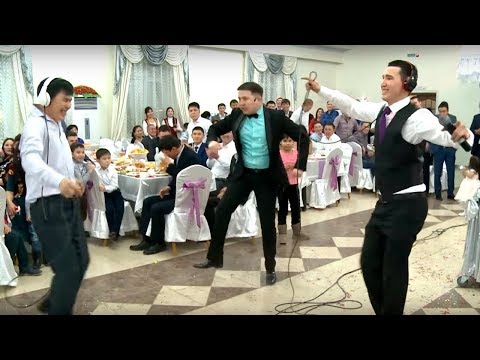 Видео: Тойдағы караоке. Тамада Есет 87010198585