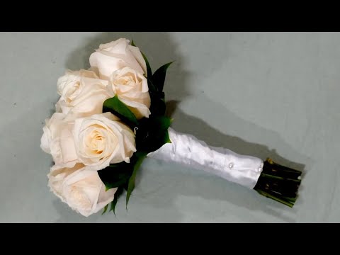 Видео: Как сделать идеальный букет невесты из 12 роз