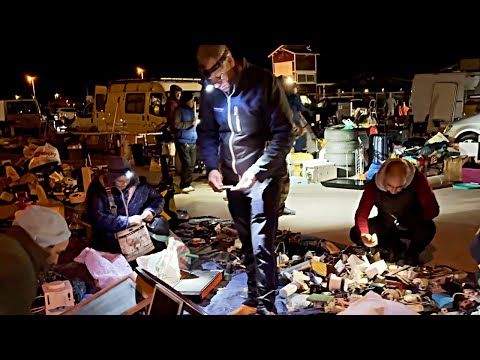 Видео: На барахолку - НОЧЬЮ. Иначе ничего не купите!