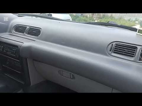 Видео: Nissan Serena c23 2000 год