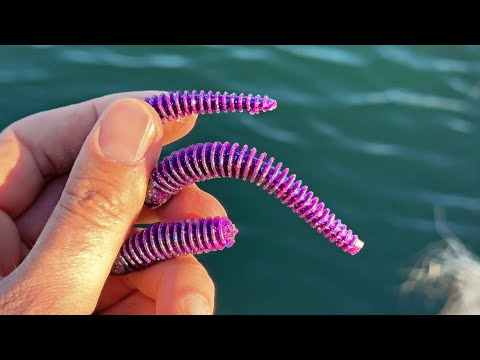 Видео: Спиннинг весной. Сначала БЬЁТ, потом ХВАТАЕТ! Странная рыба ловится здесь