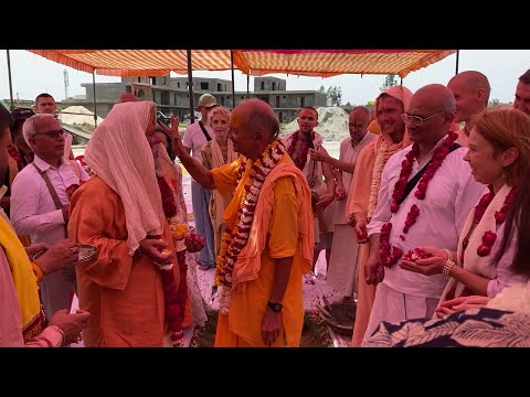 Видео: БВГМ строит новый храм на Говардхане. Экскурсия по Sri Rupa Seva Kunj