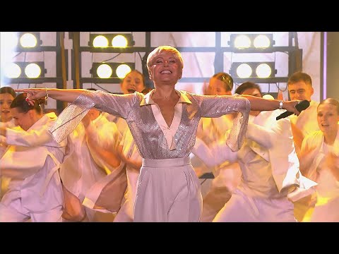Видео: Анжелика Варум – Ля-ля-фа / Гала-концерт V юбилейного форума Агутина