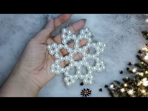 Видео: Рождественская звезда и брелок из бисера 🎄 Две простые и красивые идеи из бисера | Рождественская...