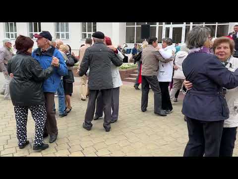 Видео: Шикарный голос, красивая песня и танец!