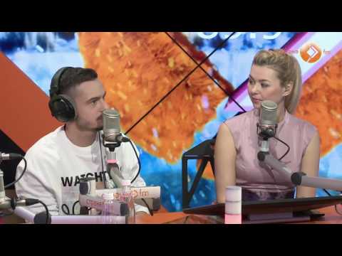 Видео: 5sta Family в утреннем эффире Страны FM