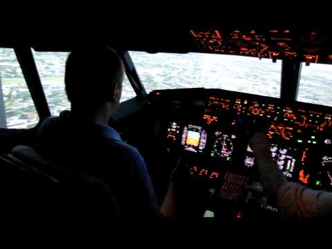 Видео: Boeing 737 NG - Симулятор Часть 5 Посадка