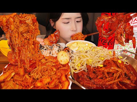 Видео: популярная корейская уличная еда🐔 Острая Токпокки & Куриные Ножки АСМР МукбангㅣОстрая еда