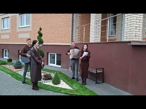 Видео: Вдивляючись у голубінь блакиті | спів гурту 