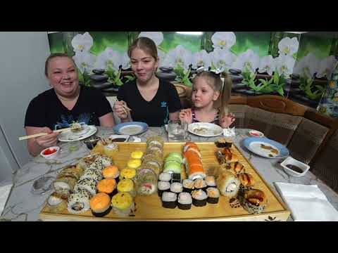 Видео: Мукбанг роллы. С этой доставкой у нас вышел ролик, который набрал 2.000.000 просмотров