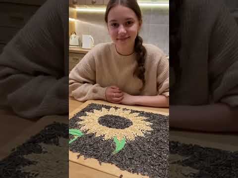 Видео: Внучка выложила красоту из семечек