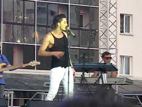 Видео: Дима Билан - Стань для меня (Витебск 14 июля 2010).avi