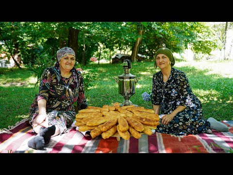 Видео: Урожай картофеля с нашего огорода и вкусные домашние жареные булочки!