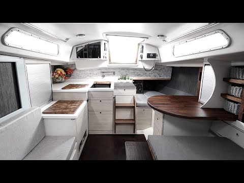 Видео: ЭКСКУРСИЯ НА ЛОДКЕ: Современный интерьер нашей 50-летней ЯХТЫ МЕЧТЫ — Sailing Uma [Шаг 225]