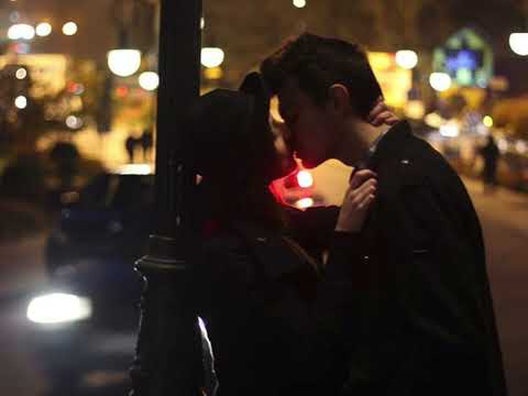 Видео: Идёшь по городу красивому