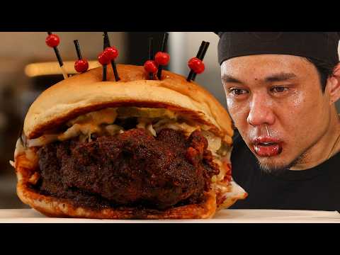 Видео: Самый острый куриный сэндвич на свете... (Howlin' Rays)