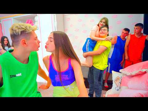 Видео: Нова девојка у кампу 💃🔥 ЧИРЛИДЕРСИЦЕ СЕ ПЛАШЕ ДА СЕ ЉУБЕ 💋 Диана Схов Collection