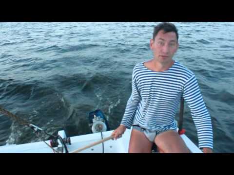 Видео: Проба стакселя в свежий ветер Waller TC 670