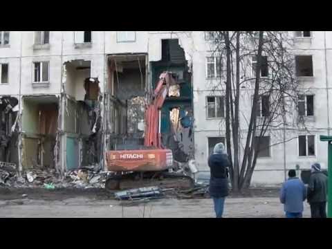 Видео: Демонтаж пятиэтажного дома ВСЕМ СМОТРЕТЬ  гусеничным экскаватором