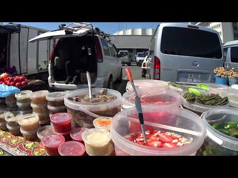 Видео: ВЛАДИВОСТОК. Приморское изобилие. Рынок в центре города. Вкусные цены на салаты. Ярмарка Апрель 2022