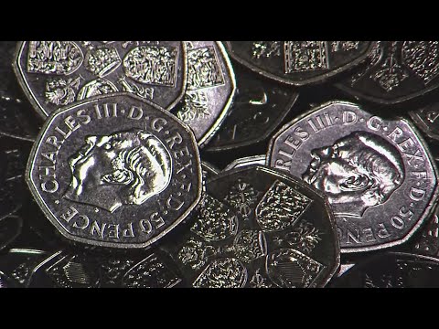 Видео: 50 пенсов с изображением Карла III начали печатать в Великобритании
