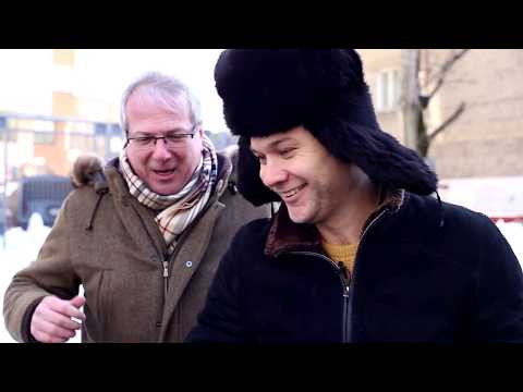 Видео: На каком автомобиле актёр Дмитрий Ермак приехал покорять Москву?