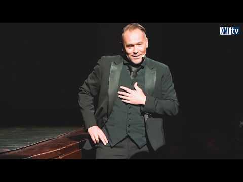 Видео: Максим Аверин: моноспектакль «Научи меня жить» (Хабаровск)